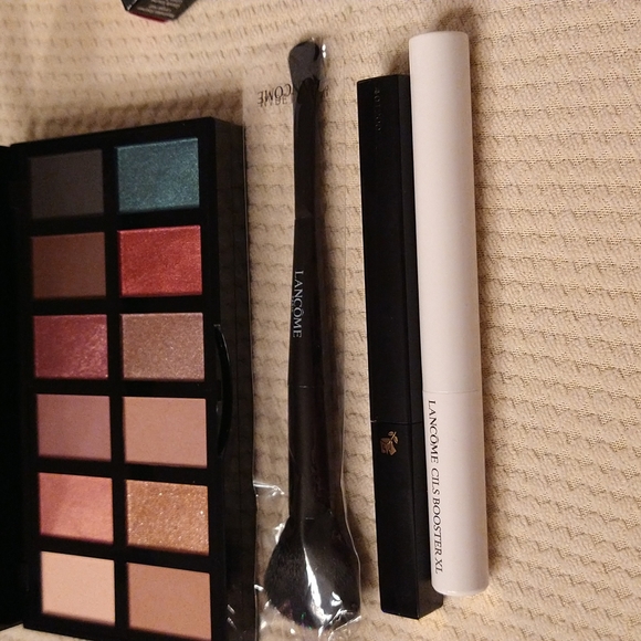 7PC 🔥Lancome A Parisian Wanderlust Eye and Face Palette with Brush, 16 Shades🔥 - Picture 9 of 13